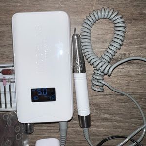 iGel model xs white nail drill with bits